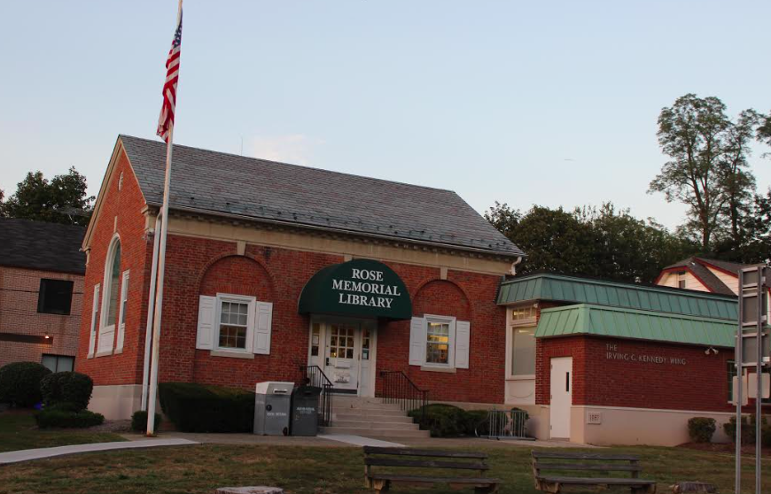 Rose Memorial Library gives presentation to SP Board Rose Memorial Library gives presentation to SP Board